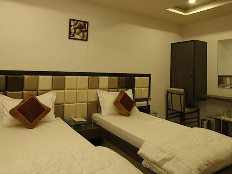 Hotel Flair Inn أحمد أباد المظهر الخارجي الصورة