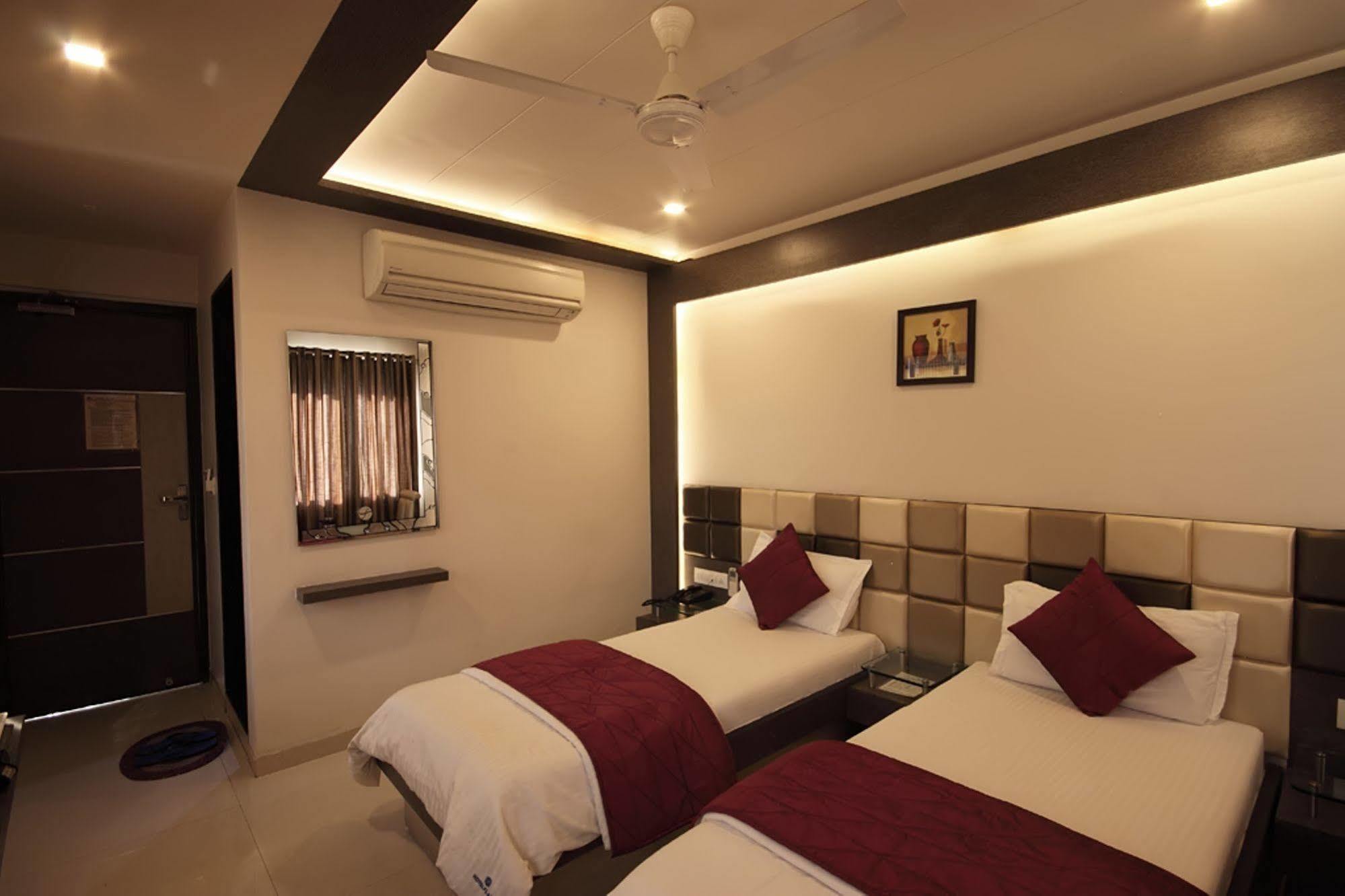 Hotel Flair Inn أحمد أباد المظهر الخارجي الصورة