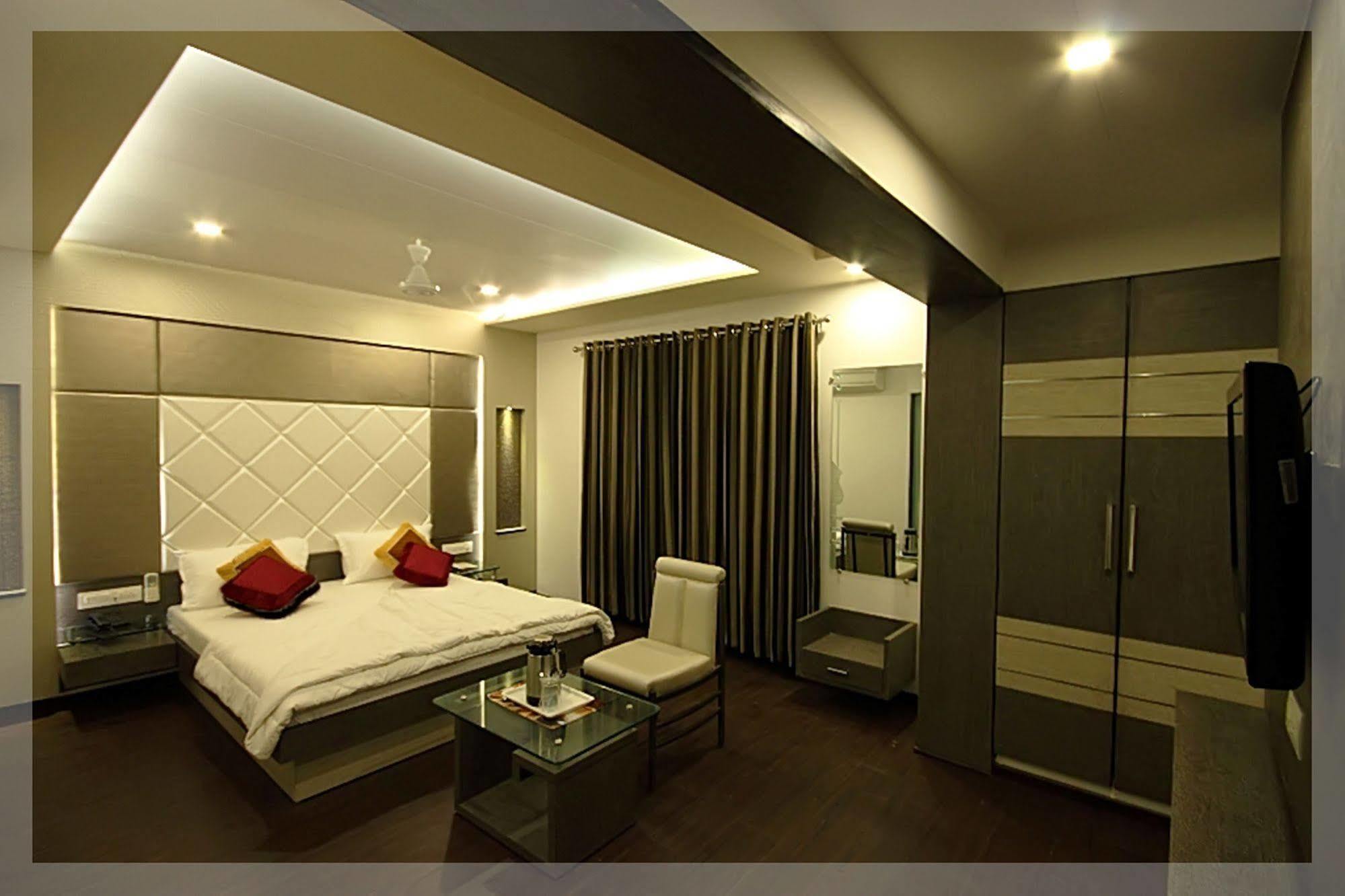 Hotel Flair Inn أحمد أباد المظهر الخارجي الصورة